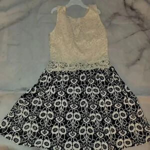 Ladies Sleeveless Lacy Material Boutiqie Style Dress Size Medium